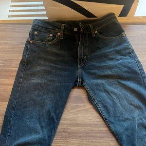 Levis 512 - Levis 512 W30 L32 men mindre i storleken. Skit snygga. Köp nu så fraktar jag nu.