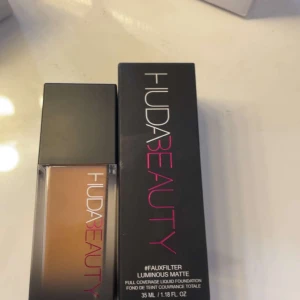 Huda Beauty Faux Filter Foundation - Gingerbred 430 färgen, aldrig använd