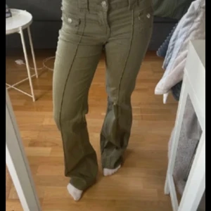 Jeans från H&M - Så snygga jeans från H&M som är helt slutsålda. Pris kan diskuteras vid snabb affär💝