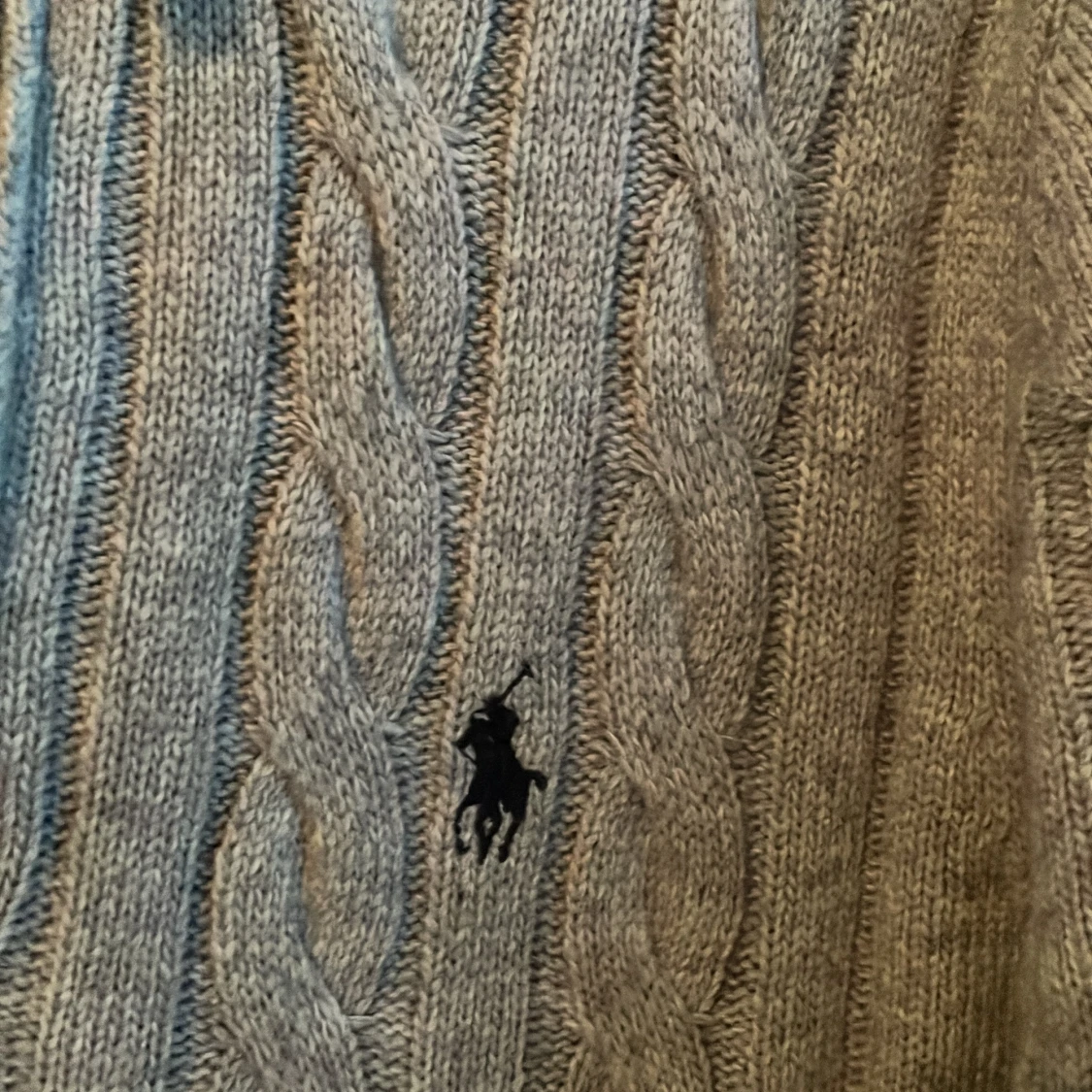 Grå kabelstickad tröja från Polo Ralph Lauren - 1