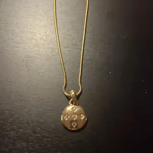 Gulligt halsband med fyra diamanter😻Nypris: 100kr, aldrig använd med ettiket! 