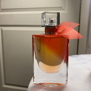La vie est Belle parfym från Lancome - Populär och kvinnlig doft från Lancome. Helt oanvänd.