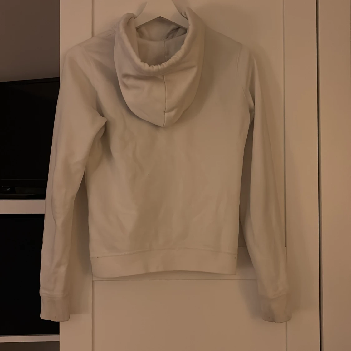 Vit hoodie från Hollister - 90