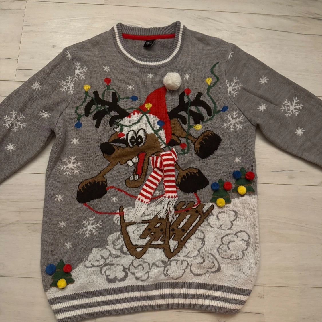 Grå jultröja med renmotiv från Ellos