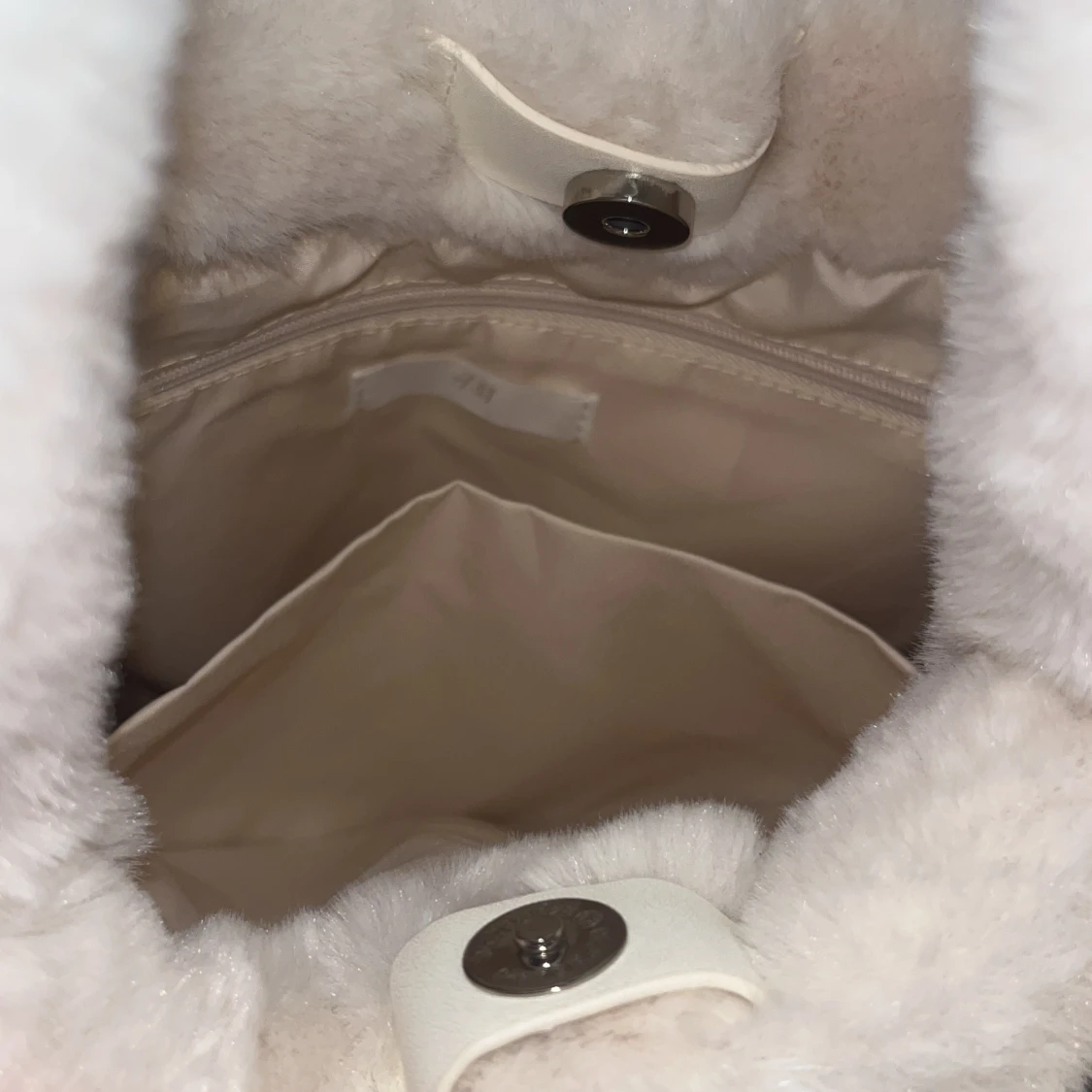 Ljus Beige/vit fluffig väska - 91