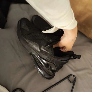 Svarta Nike sneakers - Snygga svarta Nike skor använt några få gånger men är som nya 