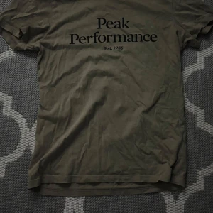 Peak performance tshirt  - Fin, inga defekter 