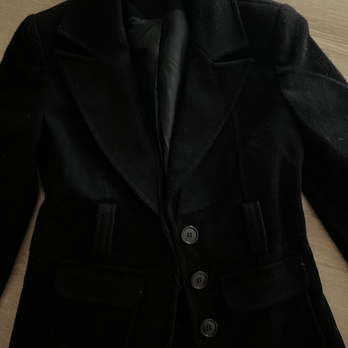 Svart kavaj med knappar - 1