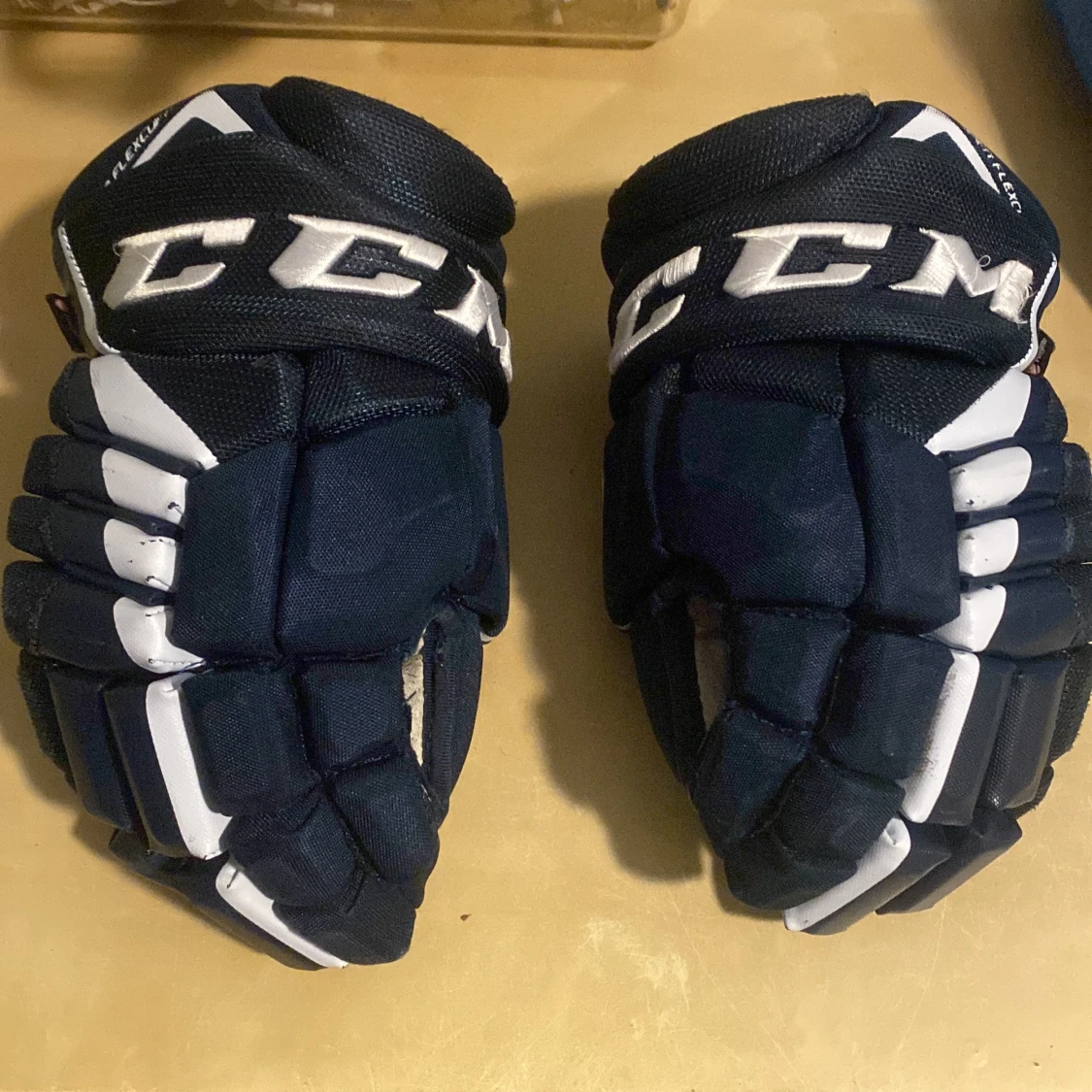 Blå CCM hockeyhandskar