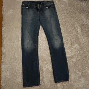 Replay Jeans - Säljer ett par stil rena jeans från Replay. Inte lika slim som anbass. Bra skick. Tveka inte på att höra av er för fler bilder!