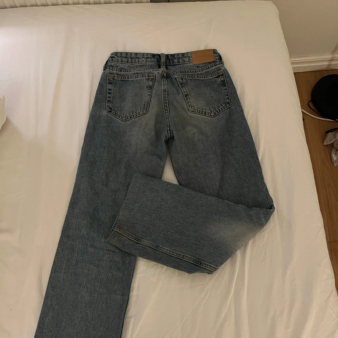 Blåa jeans från weekday  - 1