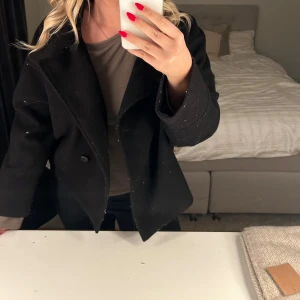 Svart kappa - Svart kortkappa, som man kan se på bilden ganska nopprig!