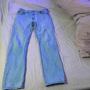 Levis jeans  - I bra skick. Sitter bra