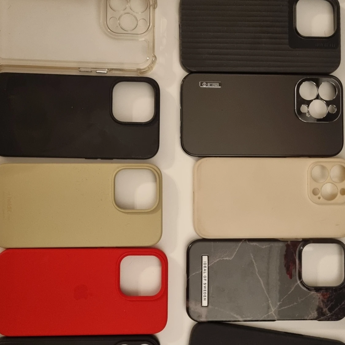 Fodral för mobiltelefoner i olika färger