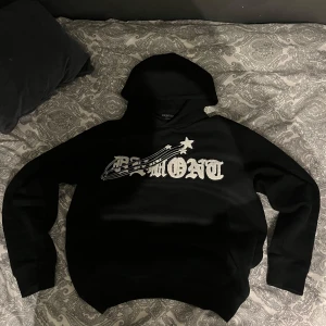Demont OG hoodie - Byter gärna mot Tuttolente Zip. Pris kan diskuteras. Mycket bra skick inget slitage eller noppror. 