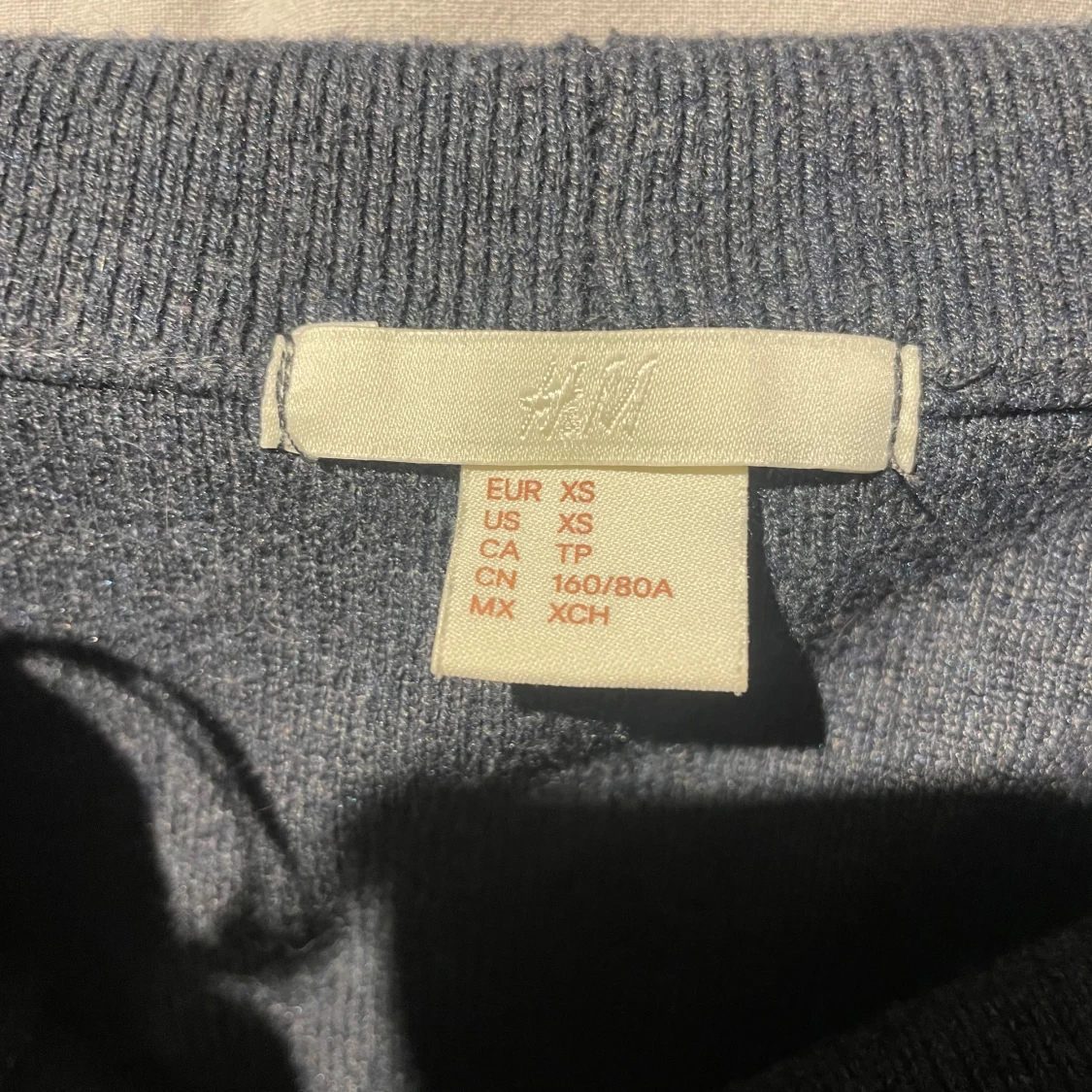 Mörkblå offshoulder tröja från H&M - 1