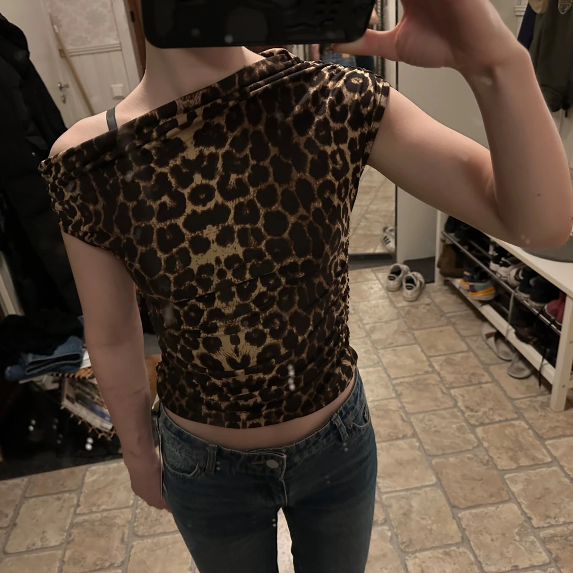 Leopardmönstrad offshoulder topp