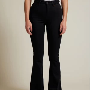 Peachy flare jeans 990 - Aldrig använda jeans från BIKBOK köpta för 399 kr, säljes för 200 kr. Prislappen sitter kvar 