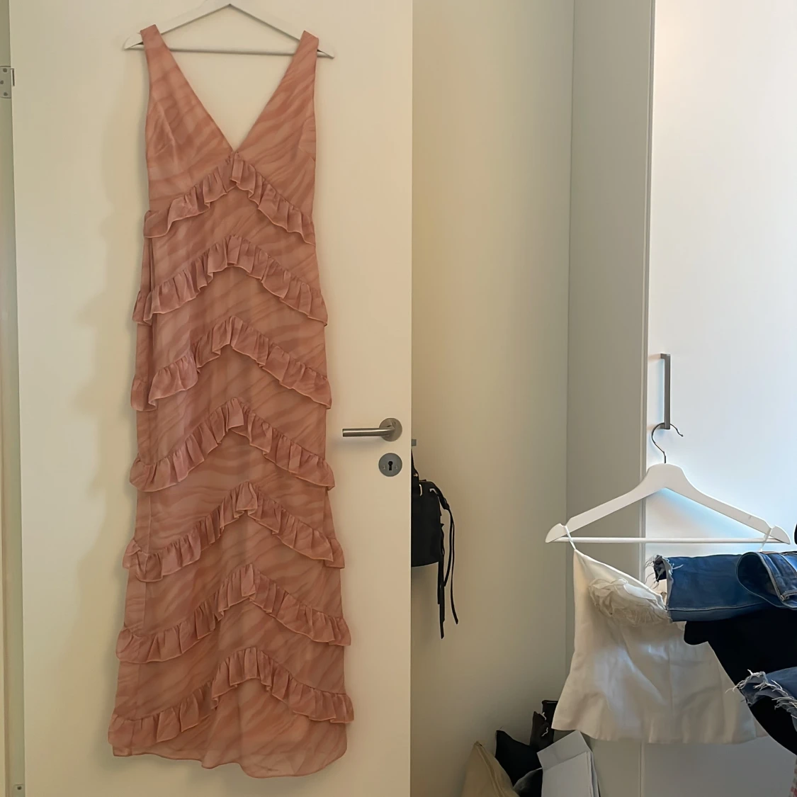 Rosa långklänning med volanger - 2