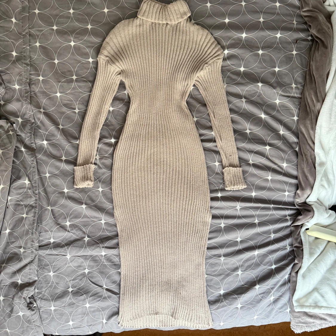 Beige ribbad långklänning - 1