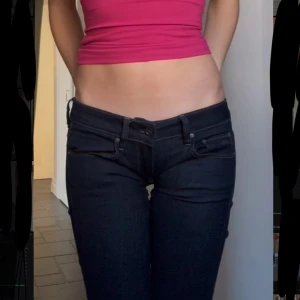 Lågmidjade jeans - Jeans från G-star Raw som jag sytt ner själv, passar mig perfekt i längden som 168, storlek 26x32. Skriv för fler bilder och pris kan diskuteras💕