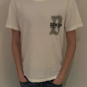 Dondup T shirt - Dondup | Storlek S | Knappt använd | Nypris 1700 | Hör av dig om du har någon fundering 💭 |