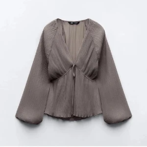 Zara blus  - Jättefin blus i nyskick. 