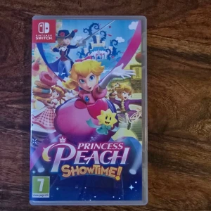 Nintendo switch Princess Peach Showtime! - Säljer spelet Princess Peach: Showtime! till Nintendo Switch. Ett spännande äventyr med många olika utklädnader och utmaningar.  Fint skick, inga konstigheter. Spelet funkar som det ska