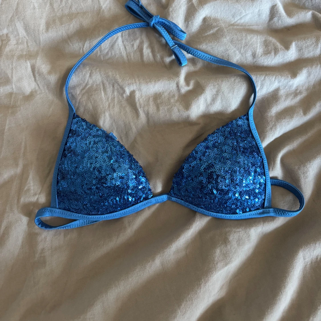 Blå glittrig bikiniöverdel - 1