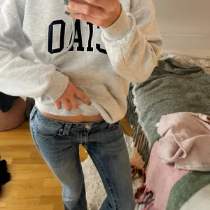 True religon jeans - Säljer mina helt nya Lågmidjade true religion jeans som jag ÄLSKAR!!!! Dessa är tyvärr för korta för mig och jag han inte lämna tillbaka… nypris 1200