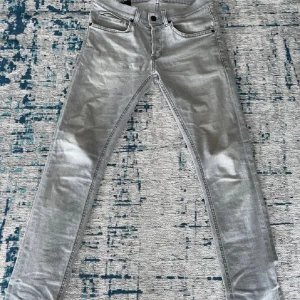 Dondup jeans  - Säljer ett par riktigt fetta Dondup jeans | Storlek:30 | Skick: 9/10 | Skriv om de är några frågor 🤗