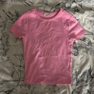 Gina tricot topp - Säljer pågrund av att den inte kommer till användning ❤️