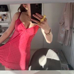 Rosa natt klänning  - Super söt rosa natt klänning i nyskick från ett vintage märke, storlek S