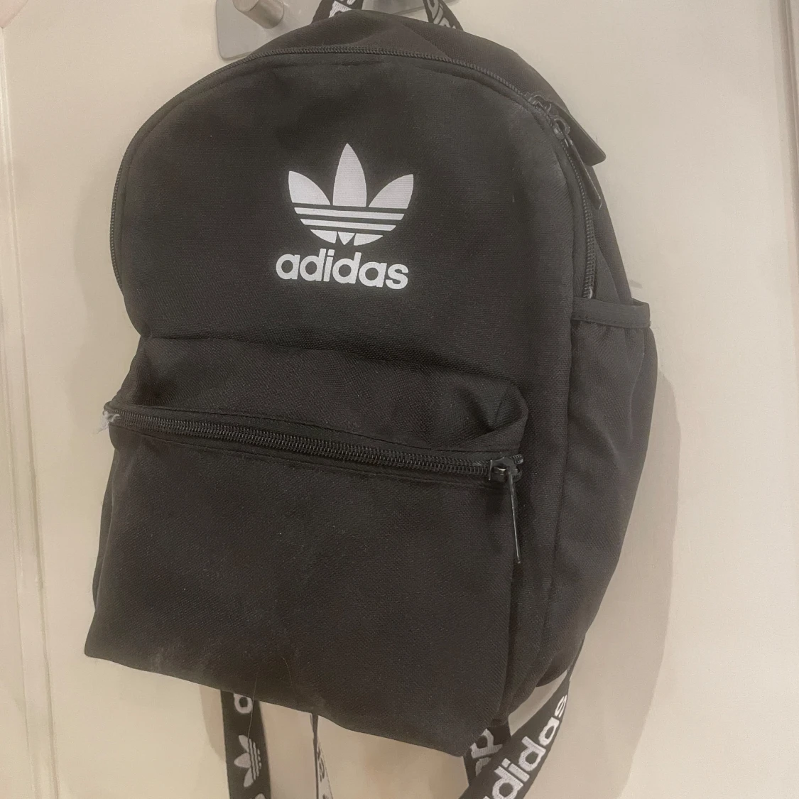 Liten adidasryggsäck