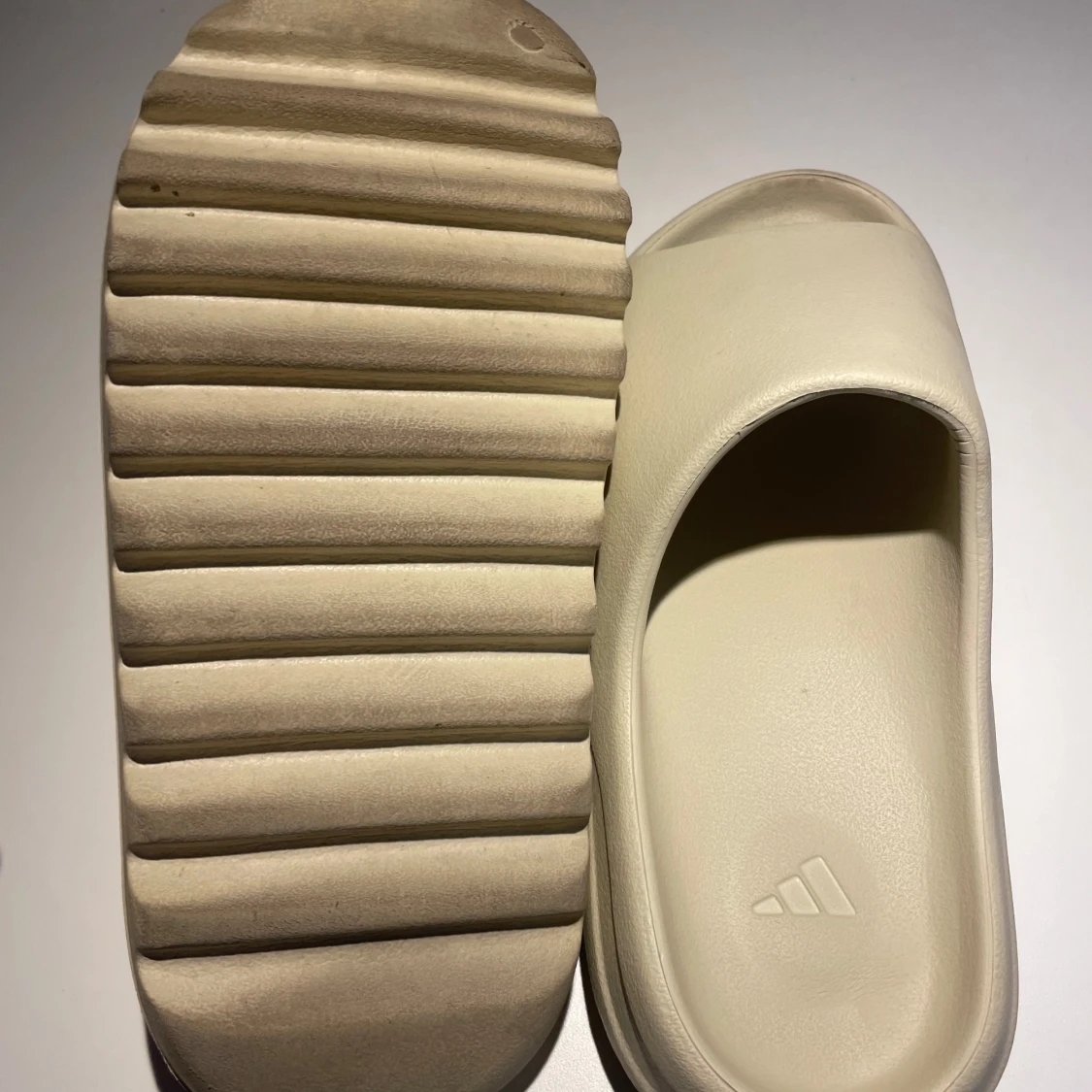 Yeezy slides - 2