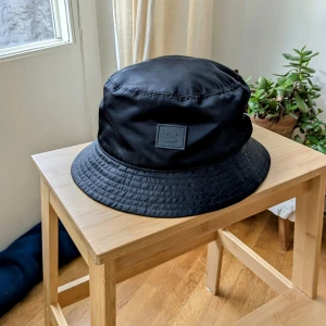 Acne Bucket Hat - Storlek: 59(cm). Skick 9/10