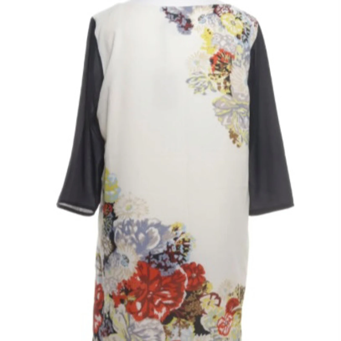 Blommig klänning med trekvartsärm - 1