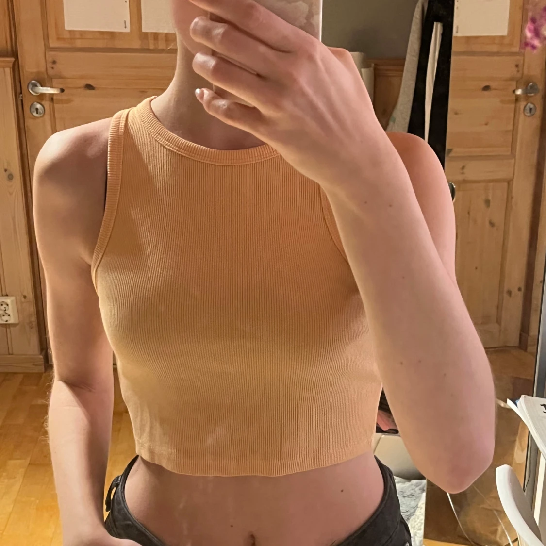 Beige ribbad linnetopp