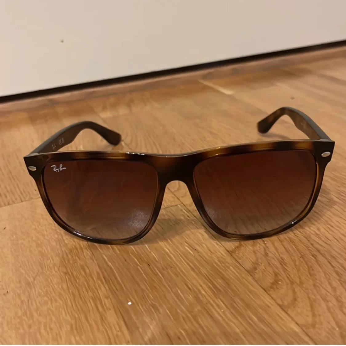 Bruna solglasögon från Ray-Ban