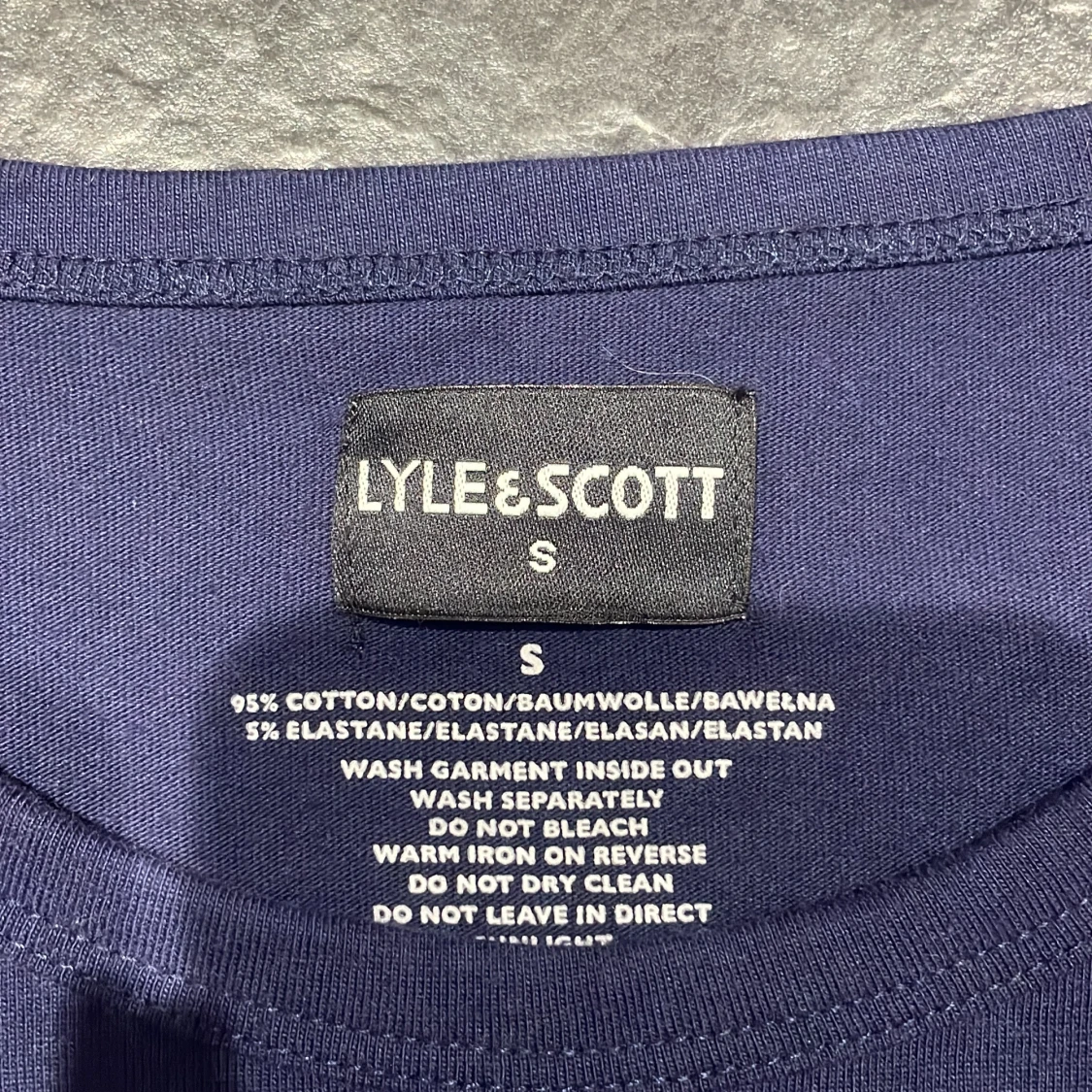 Mörkblå långärmad tröja från Lyle & Scott - 2