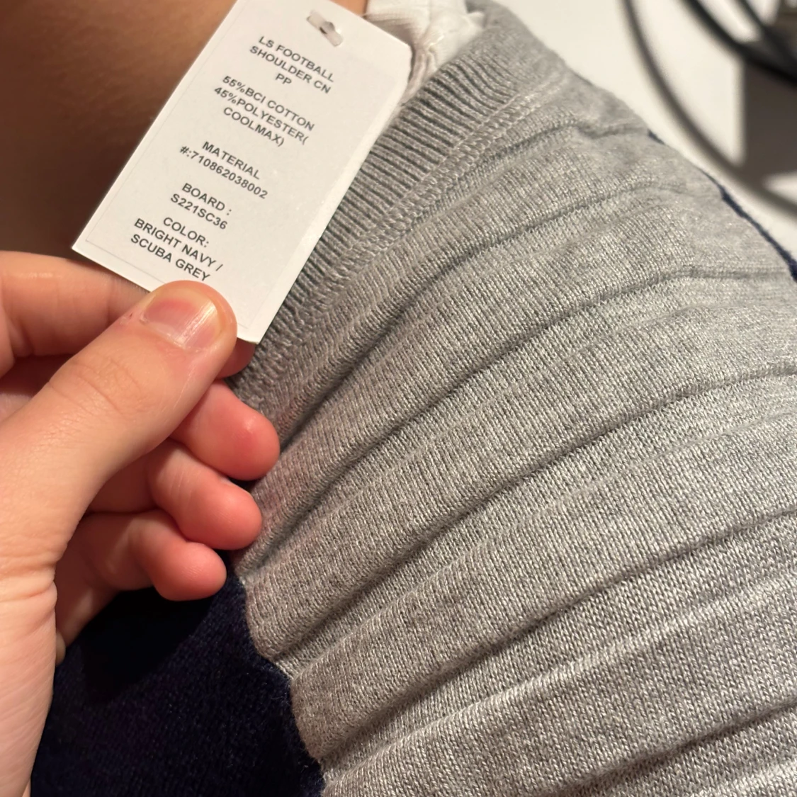 Mörkblå tröja med grå axlar från Ralph Lauren - 3