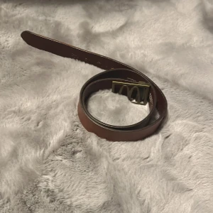 Donken bälte - A vad f*n ska man säga rtt bälte från donke i topp notch skick. Använt ett par ggr på jobbet men har fått sparken nu så ingen riktig användning av bältet längre. Försök inte lowballa mig jag vet vad jag har.