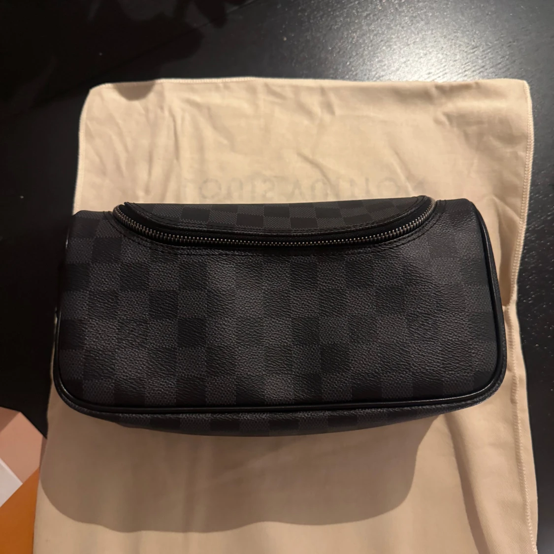 Rutig axelväska från Louis Vuitton - 90