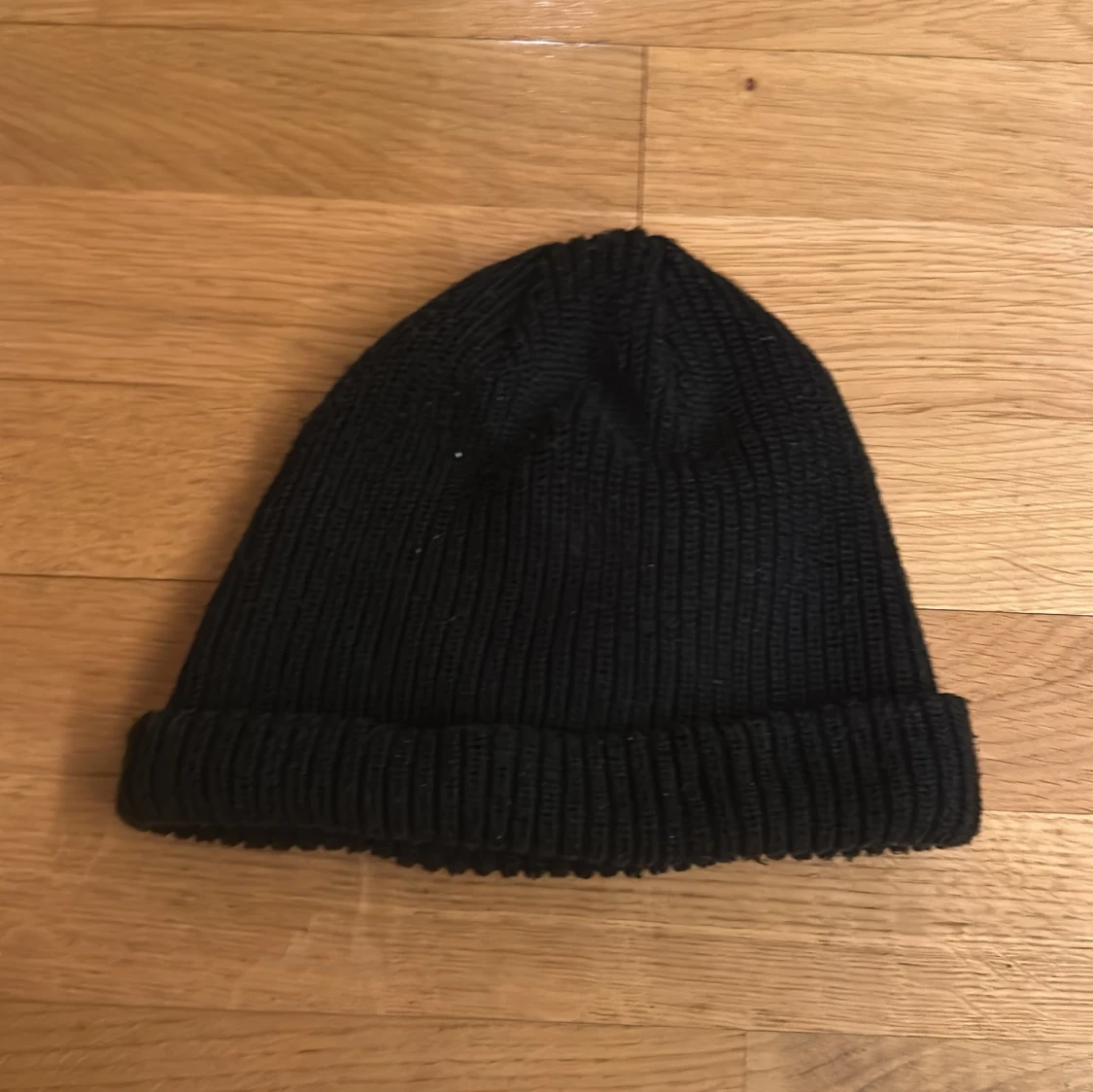 Svart stickad beanie från The North Face - 90