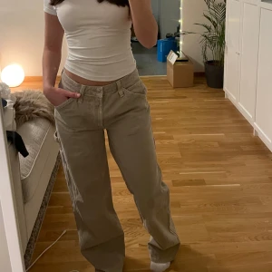 cargobyxor - cargobyxor som e lite oversize, sköna och snygga men kommer inte längre till användning.