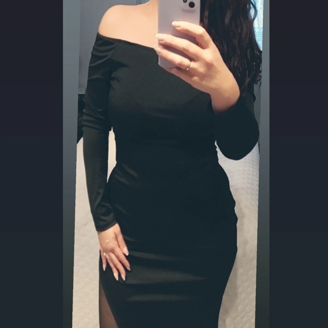 Svart offshoulder klänning - 2