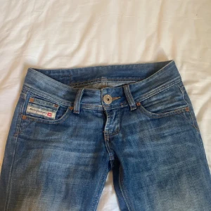 Disel jeans - Säljer mina snygga disel jeans eftersom de är lite för korta på mig. Skriv för mått eller egna bilder!!🩷🩷