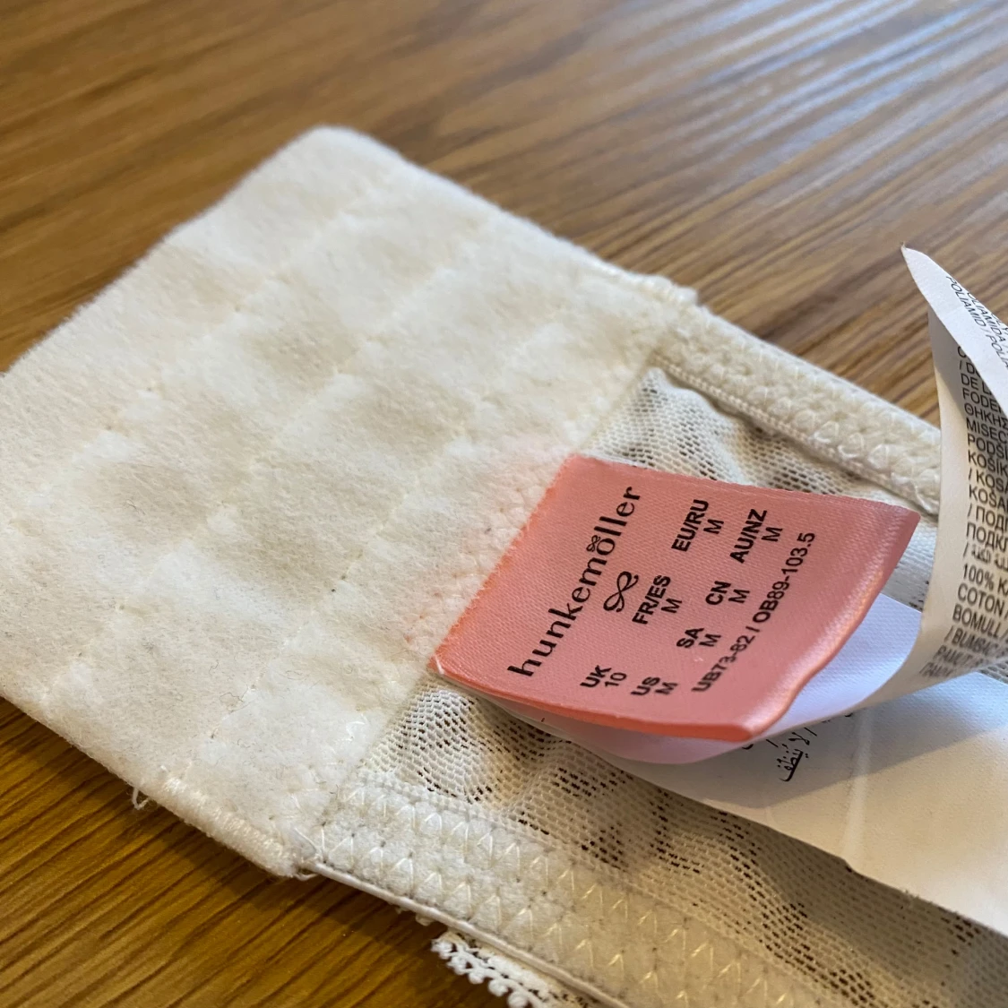 Vit spetsbralette från Hunkemöller - 92