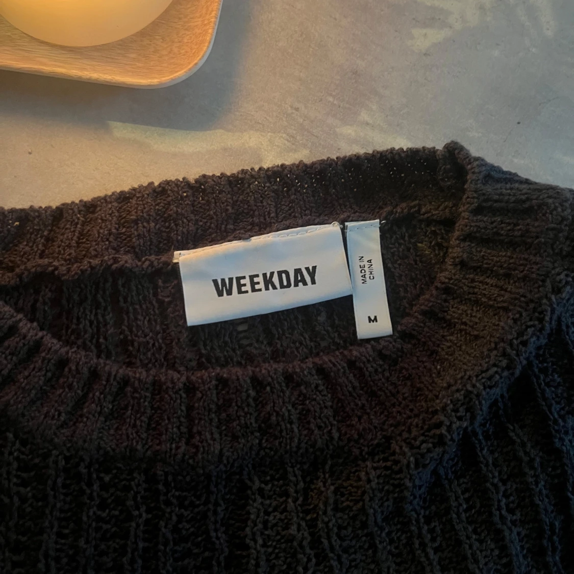 Gråsvart stickad tröja från Weekday - 90