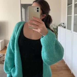 kofta - säljer denna populära koftan från lindex i fin turkos färg, kommer inte till användning